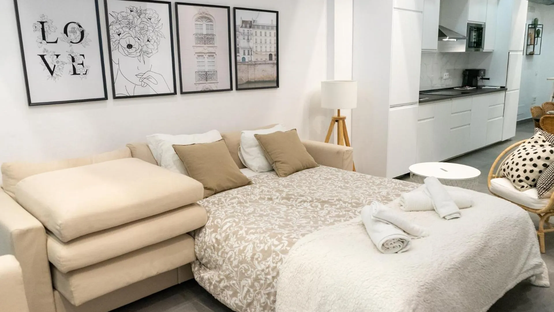 Stuning Apartment Next To The River - Sevillarooms