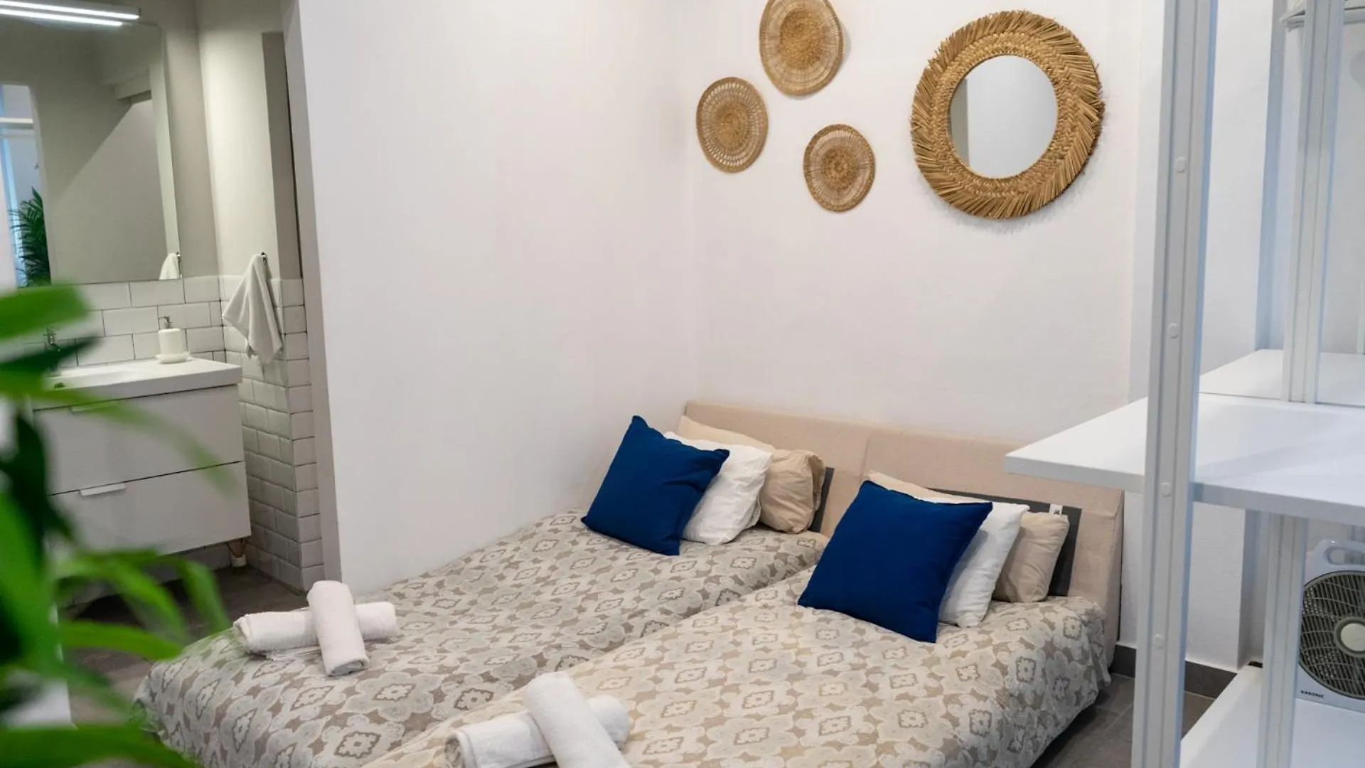 Stuning Apartment Next To The River - Sevillarooms  Sewilla