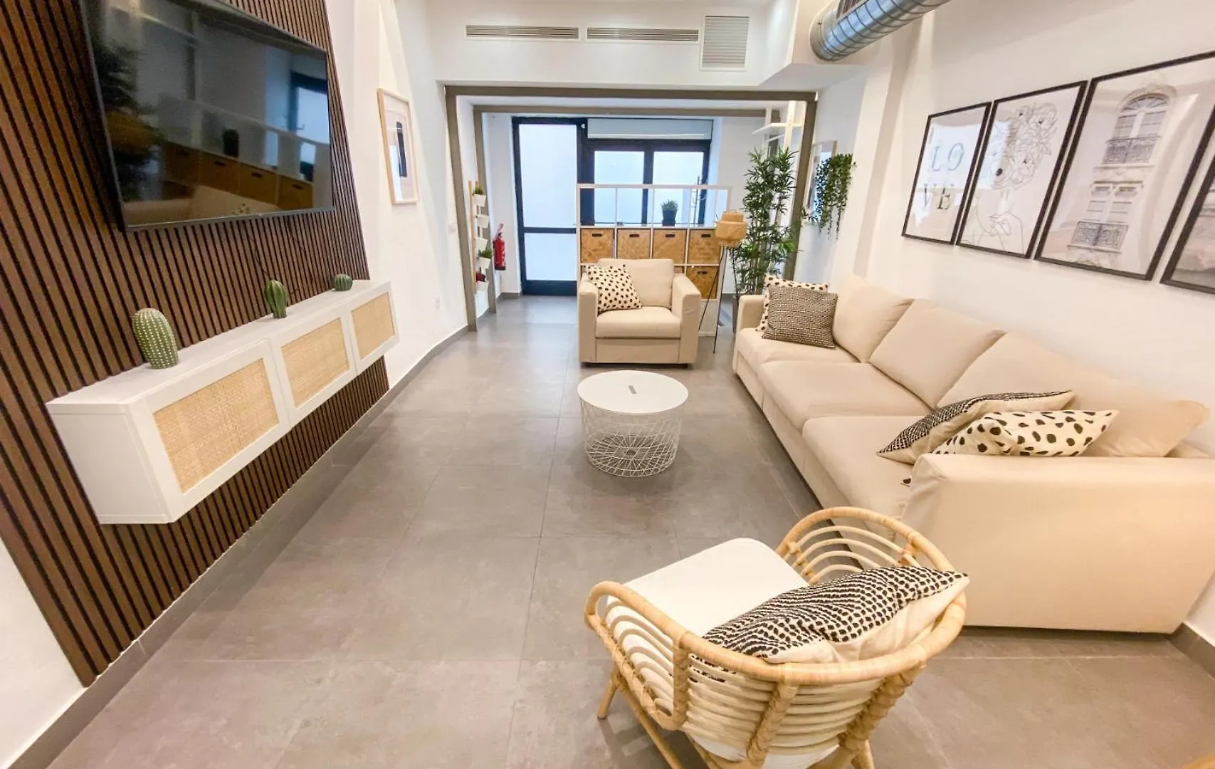 Stuning Apartment Next To The River - Sevillarooms