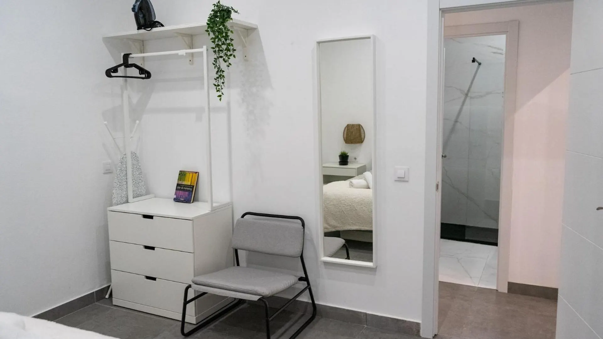 Stuning Apartment Next To The River - Sevillarooms  Sewilla