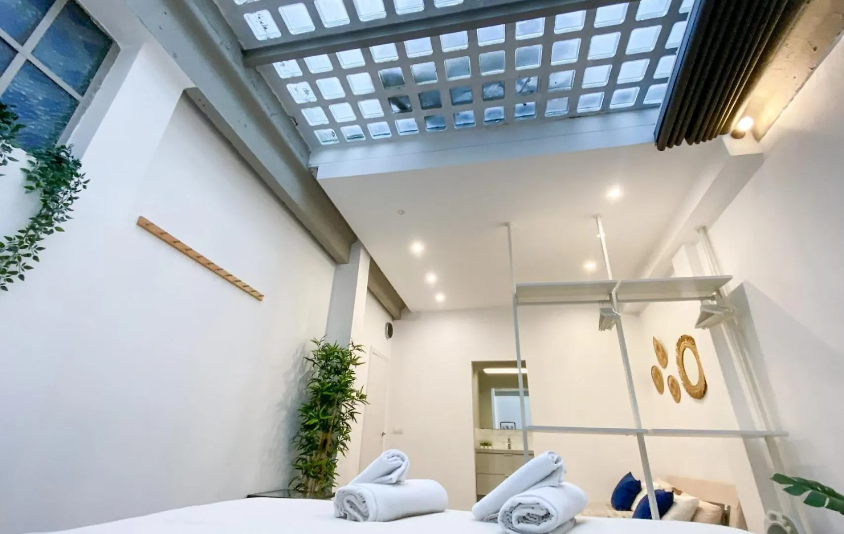 Stuning Apartment Next To The River - Sevillarooms