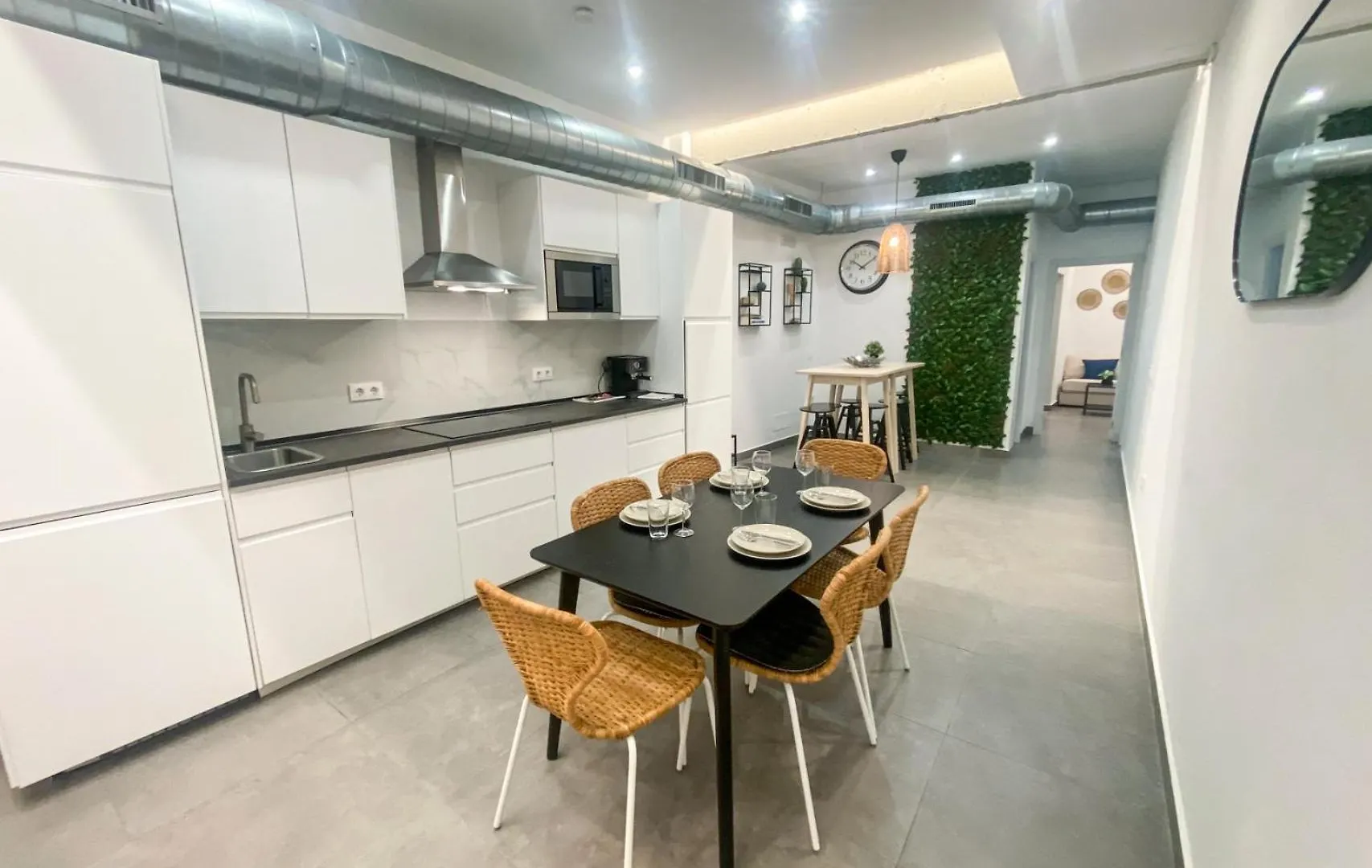 Stuning Apartment Next To The River - Sevillarooms  Sewilla