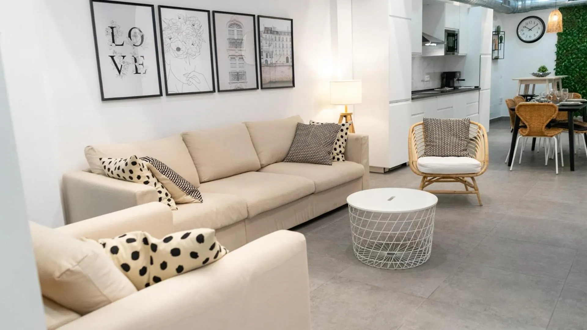 Stuning Apartment Next To The River - Sevillarooms Sewilla