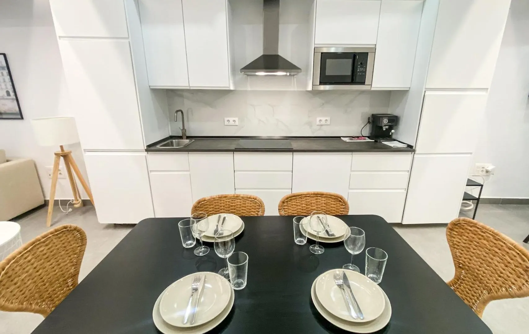 Stuning Apartment Next To The River - Sevillarooms  Sewilla