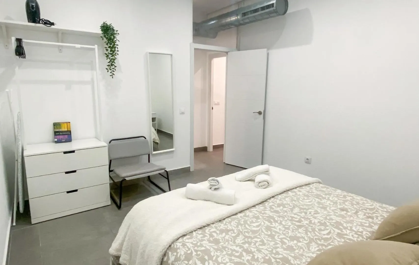 Stuning Apartment Next To The River - Sevillarooms