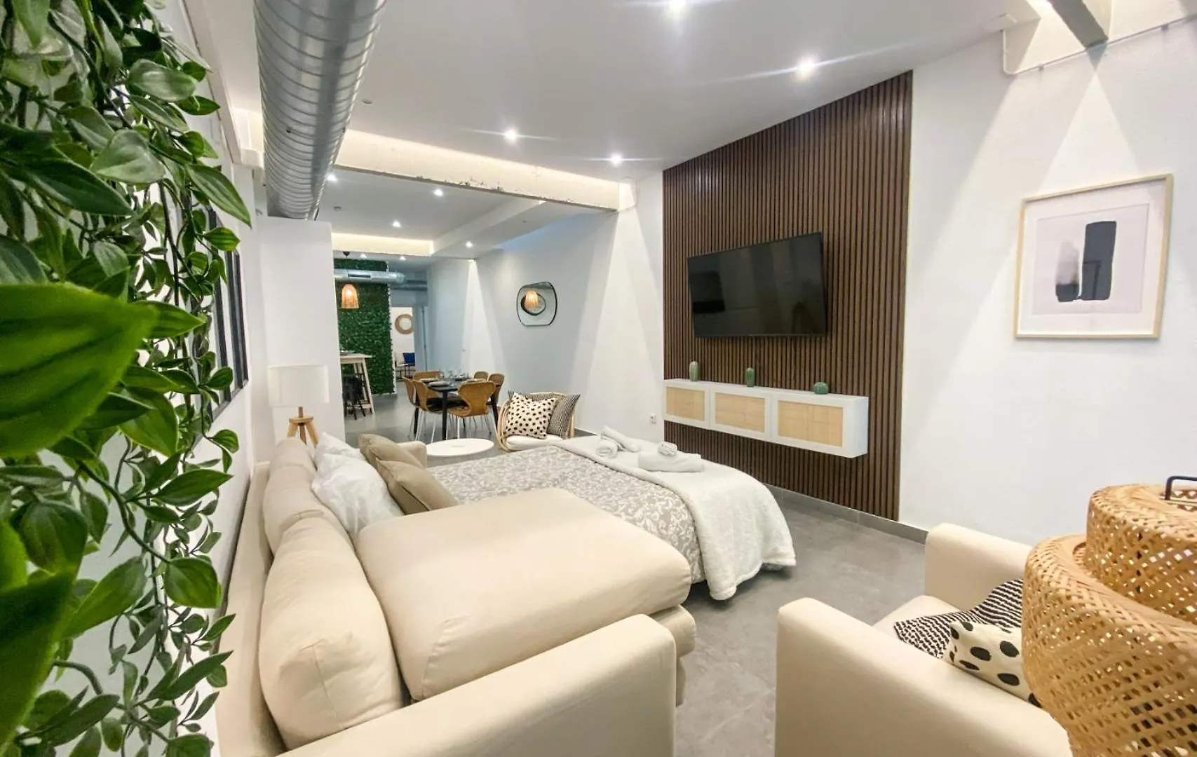 Stuning Apartment Next To The River - Sevillarooms